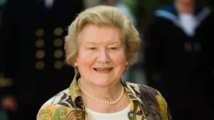 Patricia Routledge Remembered-Star of Keeping Up Appearances Dies at 96